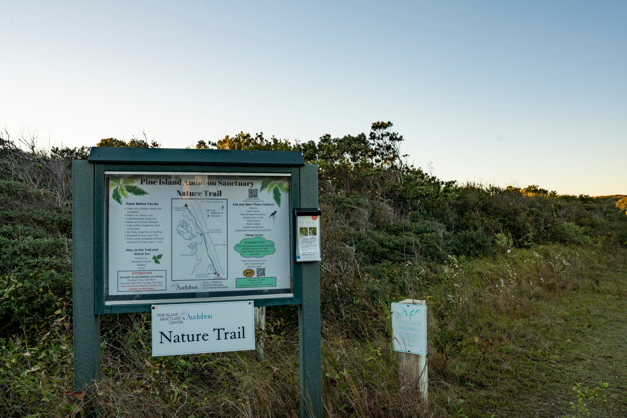 Nature trail sign at Pine Island Audubon Sanctuary. Photo: Sydney Walsh/Audubon