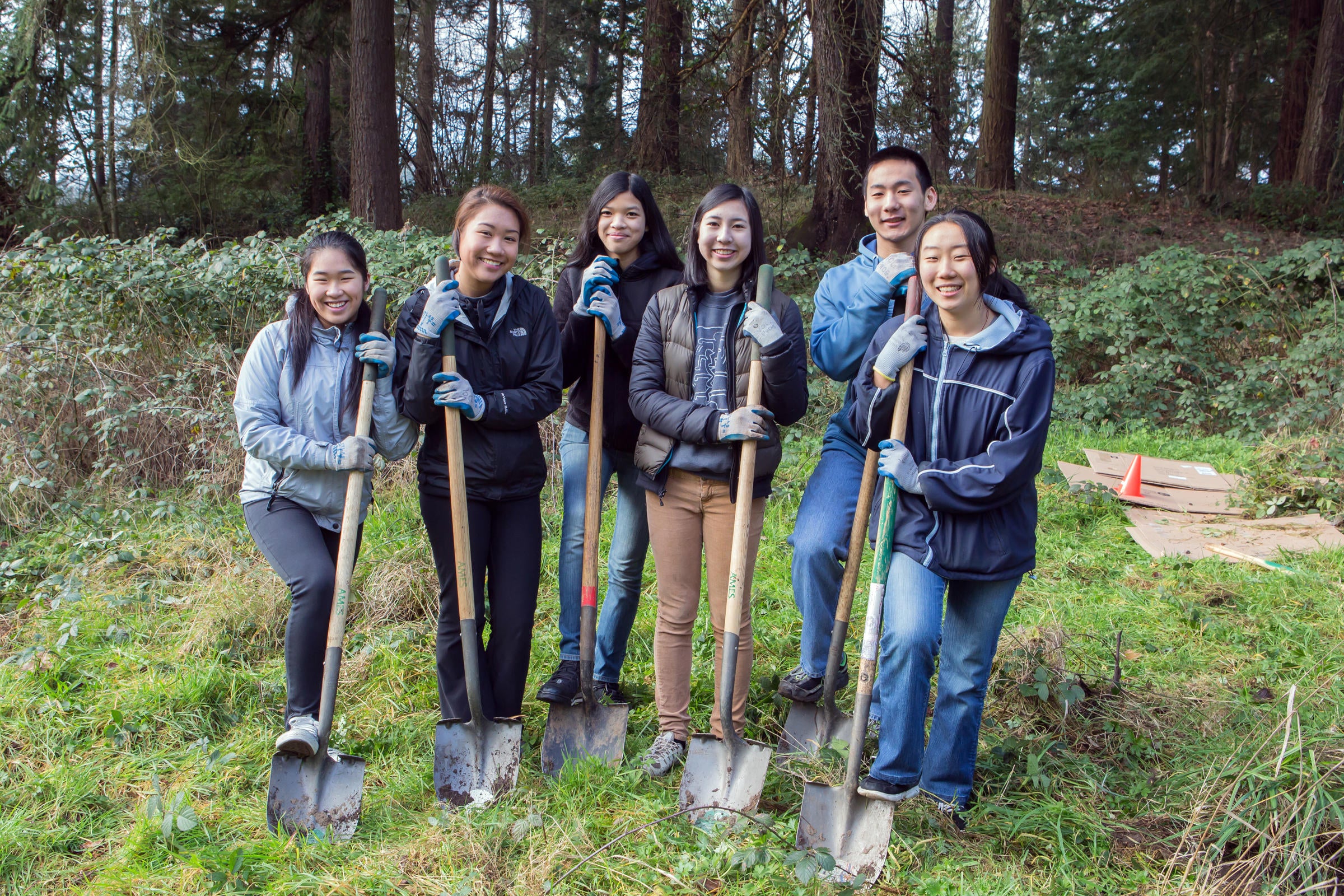 Volunteers at Seward Park ̽����ѡ Center