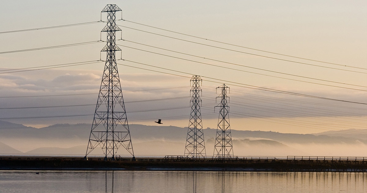 A Well-Connected Western Grid Benefits Birds and Communities A Well-Connected Western Grid Benefits Birds and Communities