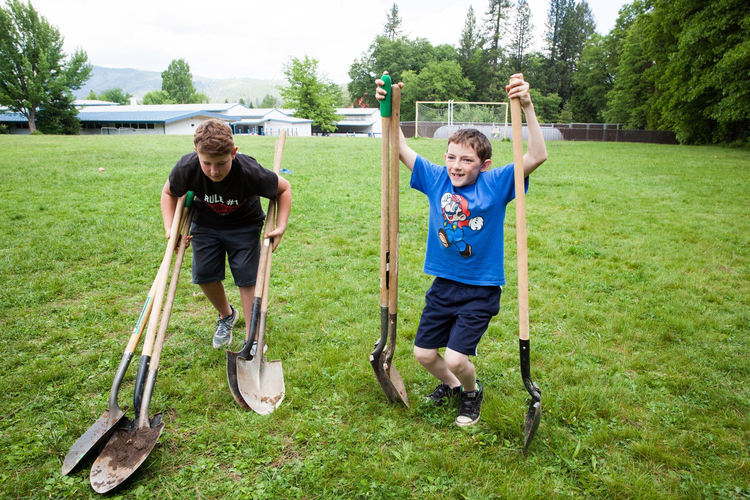 Holden Hutcherson (left) and Andrew Wyckoff during the Big Dig planting day at Quincy Elementary School in Quincy, Calif. Maggie Starbard