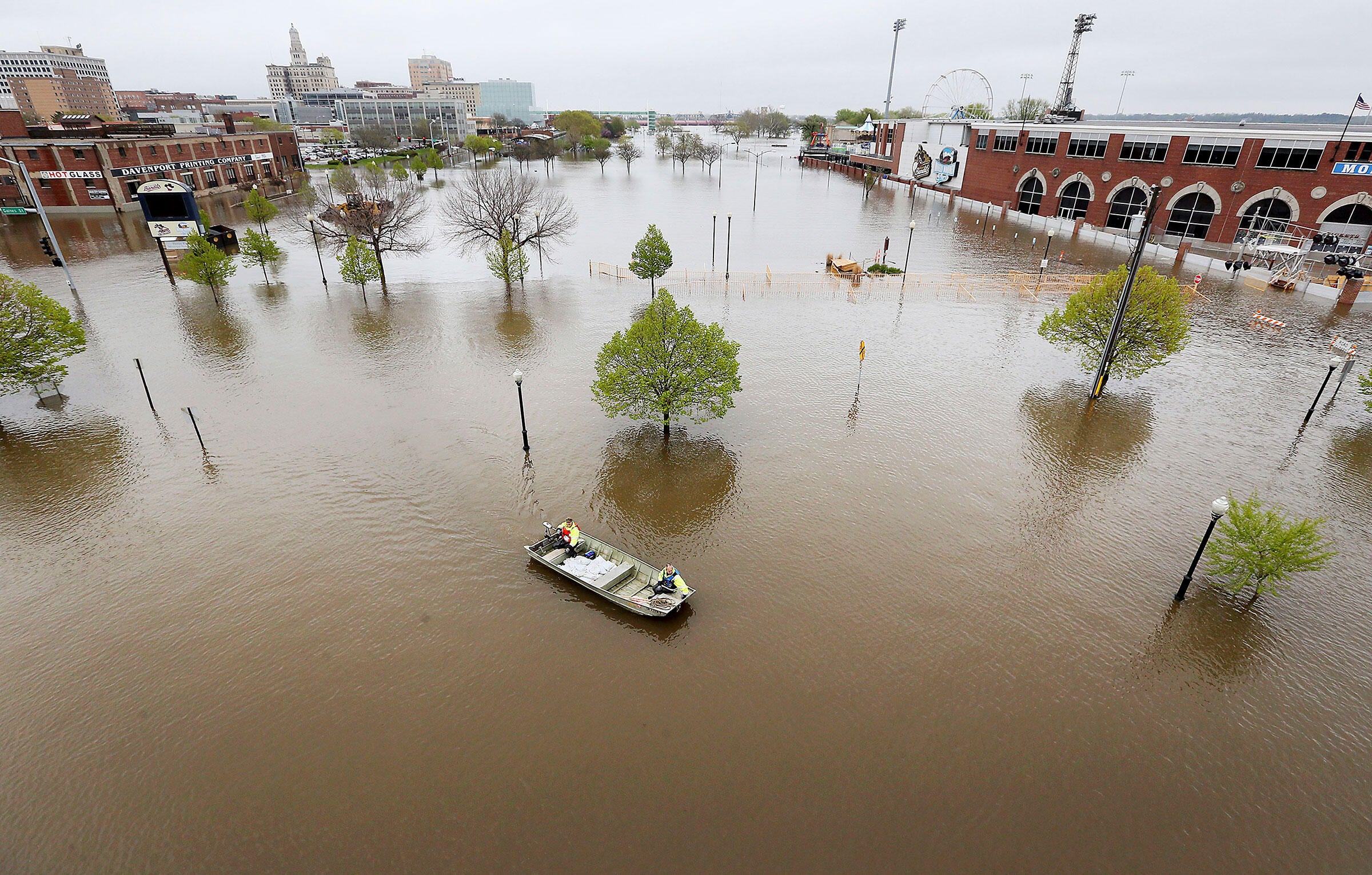 Davenport iowa levee flood floods breach evacuations underway