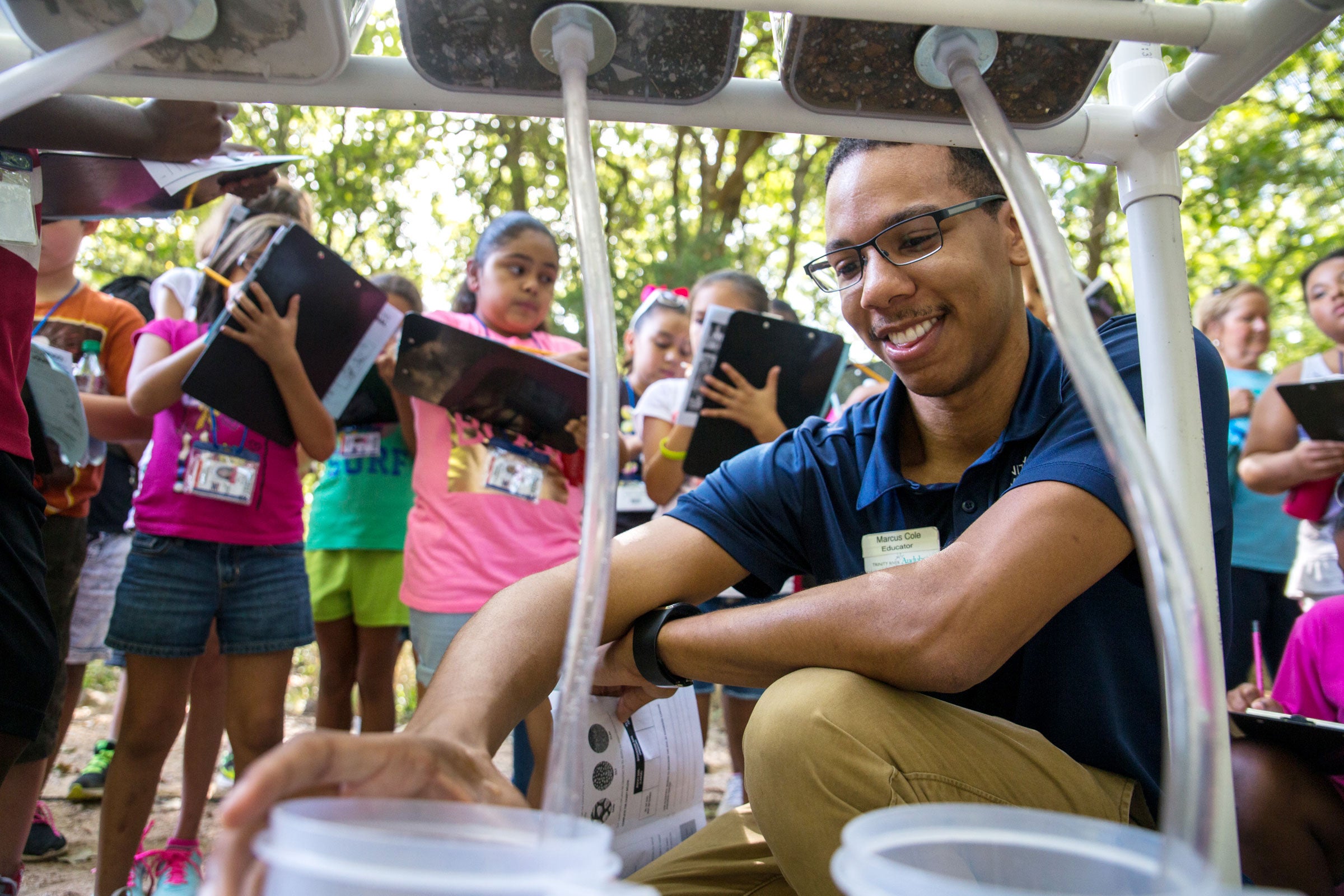 Marcus Cole, Fund II Foundation fellow, talking about erosion during Eco Investigation, an educational program that allows kids to be in contact with nature. Dogwood Canyon Audubon Center, Dallas, TX. Camilla Cerea/Audubon